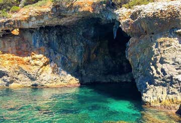 Gozzo tour to the Circeo caves and Torre Paola