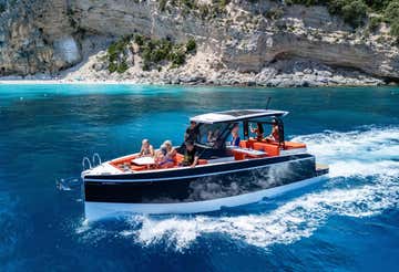 Escursione in mini yacht da Cala Gonone a Cala Goloritzè con aperitivo