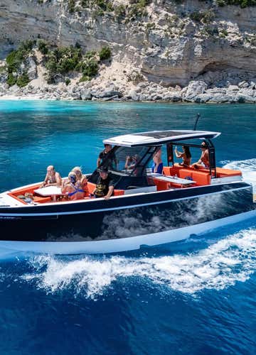 Mini yacht excursion from Cala Gonone to Cala Goloritzè with aperitif