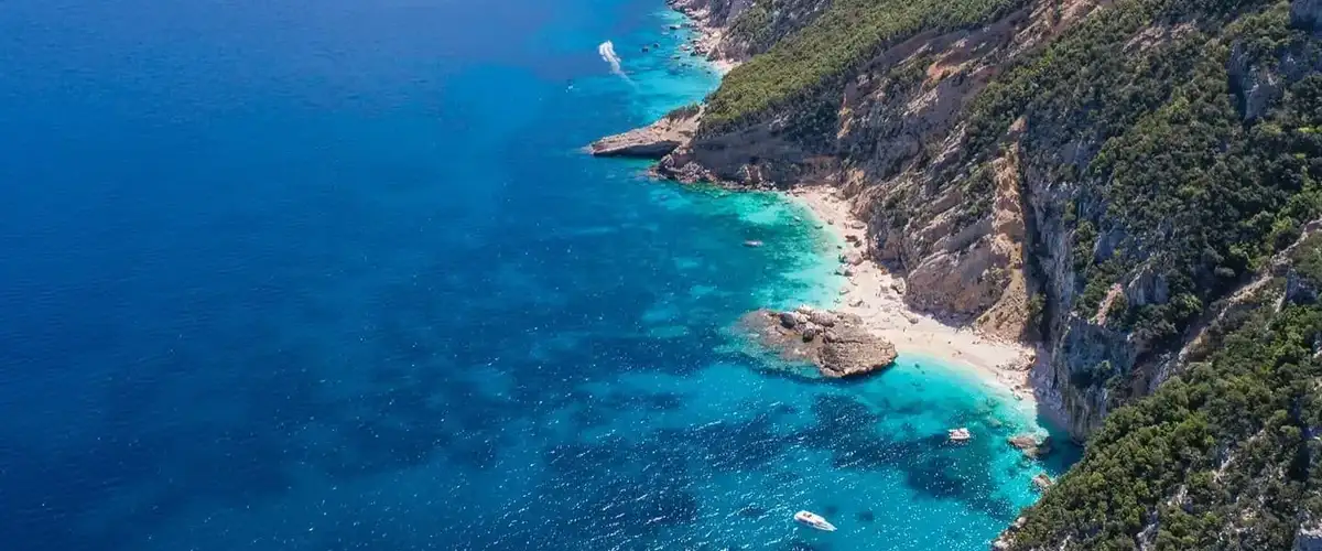 Tour in gommone da Cala Gonone a Cala Goloritzè e Fiordi di Capo Monte Santo