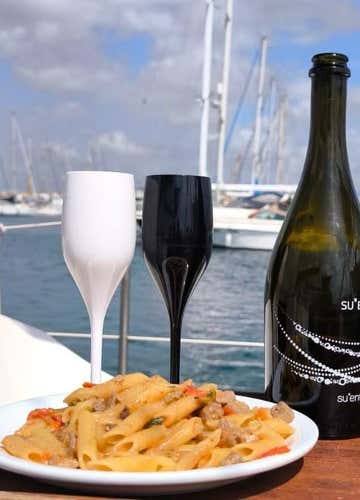 Tour privato giornaliero in barca a vela a Capo Caccia con pranzo