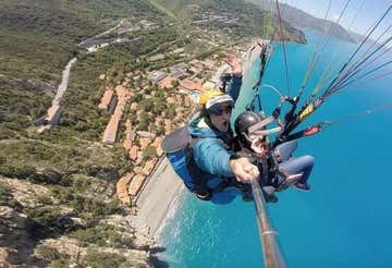 Tandem paragliding flight in Taormina and the Messina province