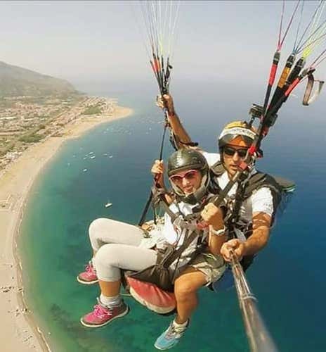 Tandem paragliding flight in Taormina and the Messina province