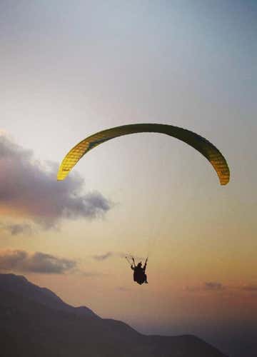 Tandem paragliding flight in the Palermo area
