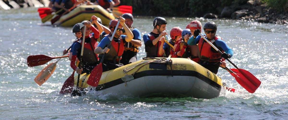 Discesa di rafting in Valtellina con degustazione vini