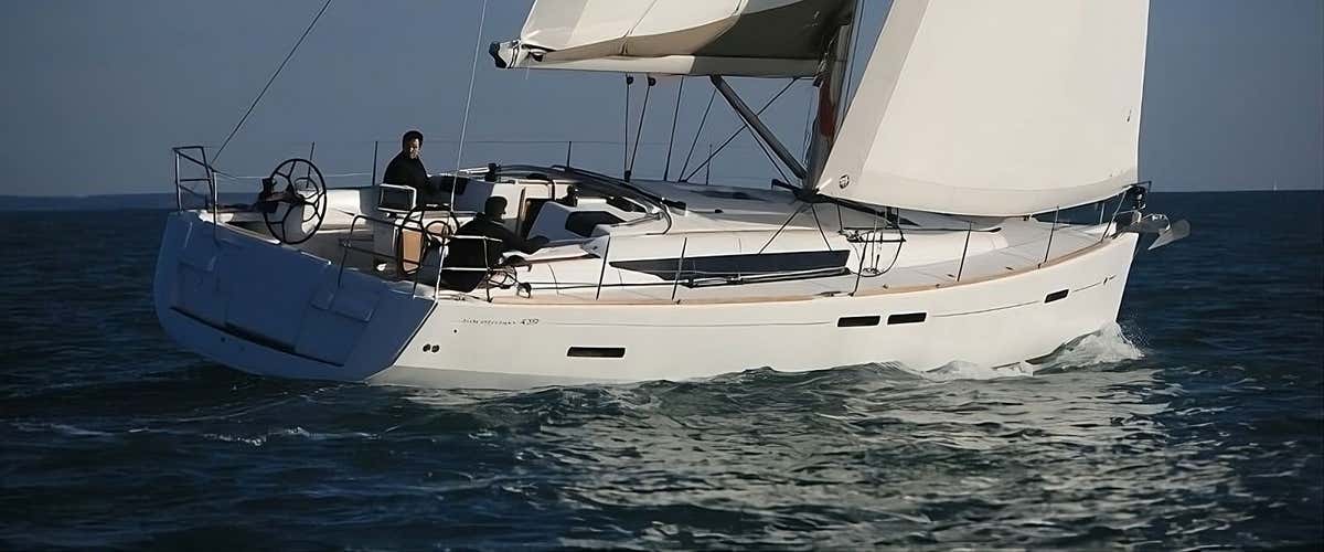 Half-day introductory sailing course in Ostia