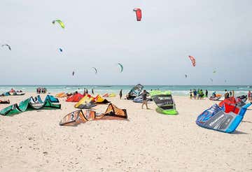 Basic 3 lessons kitesurfing course in Salento