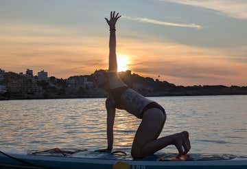 Lezione di SUP Yoga sul Lago d’Iseo