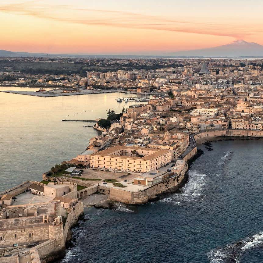 Tour in gommone da Avola alle Grotte di Siracusa con aperitivo Freedome