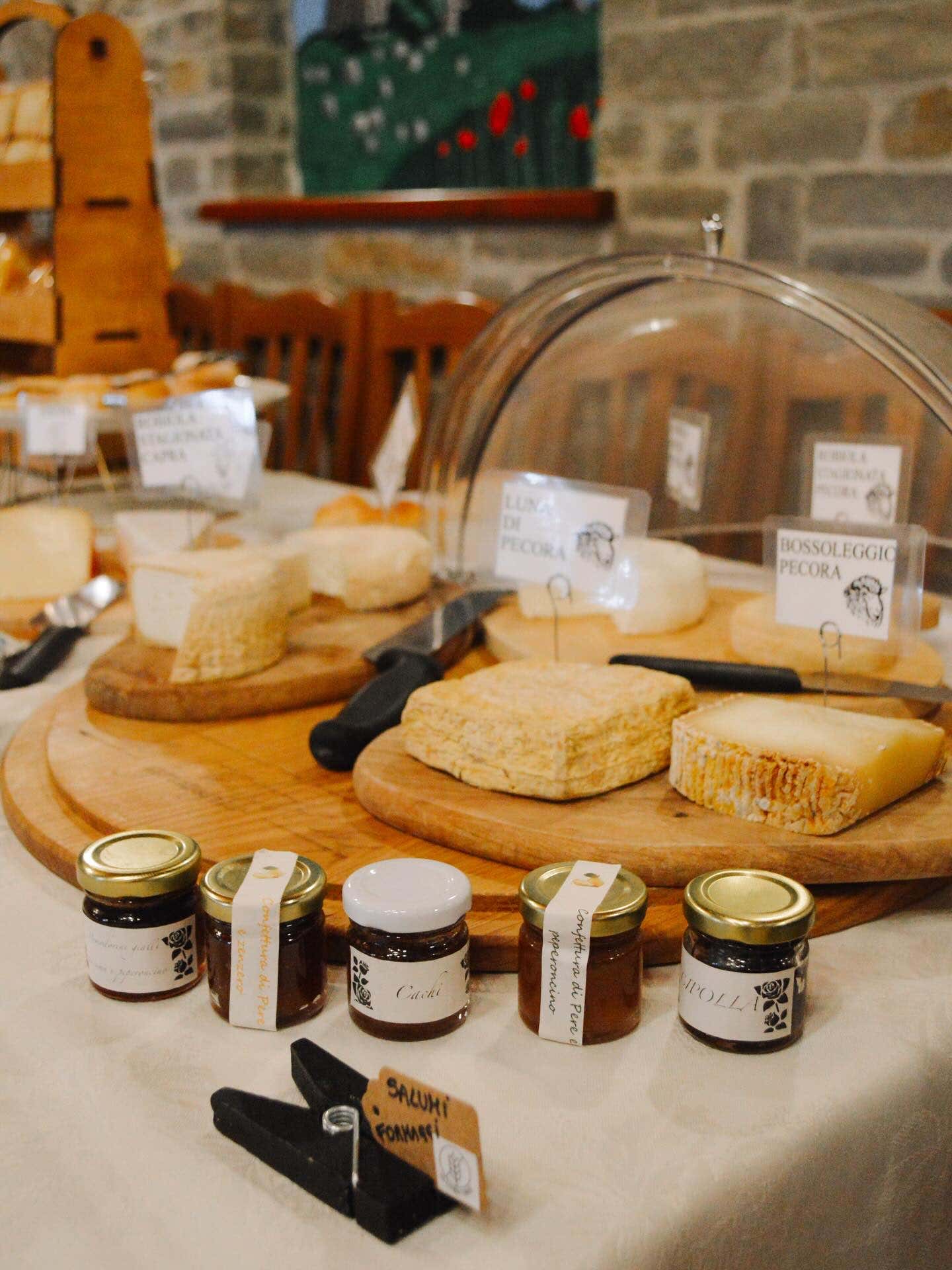 Soggiorno in B&B, laboratorio e degustazione di formaggio in Alta Langa