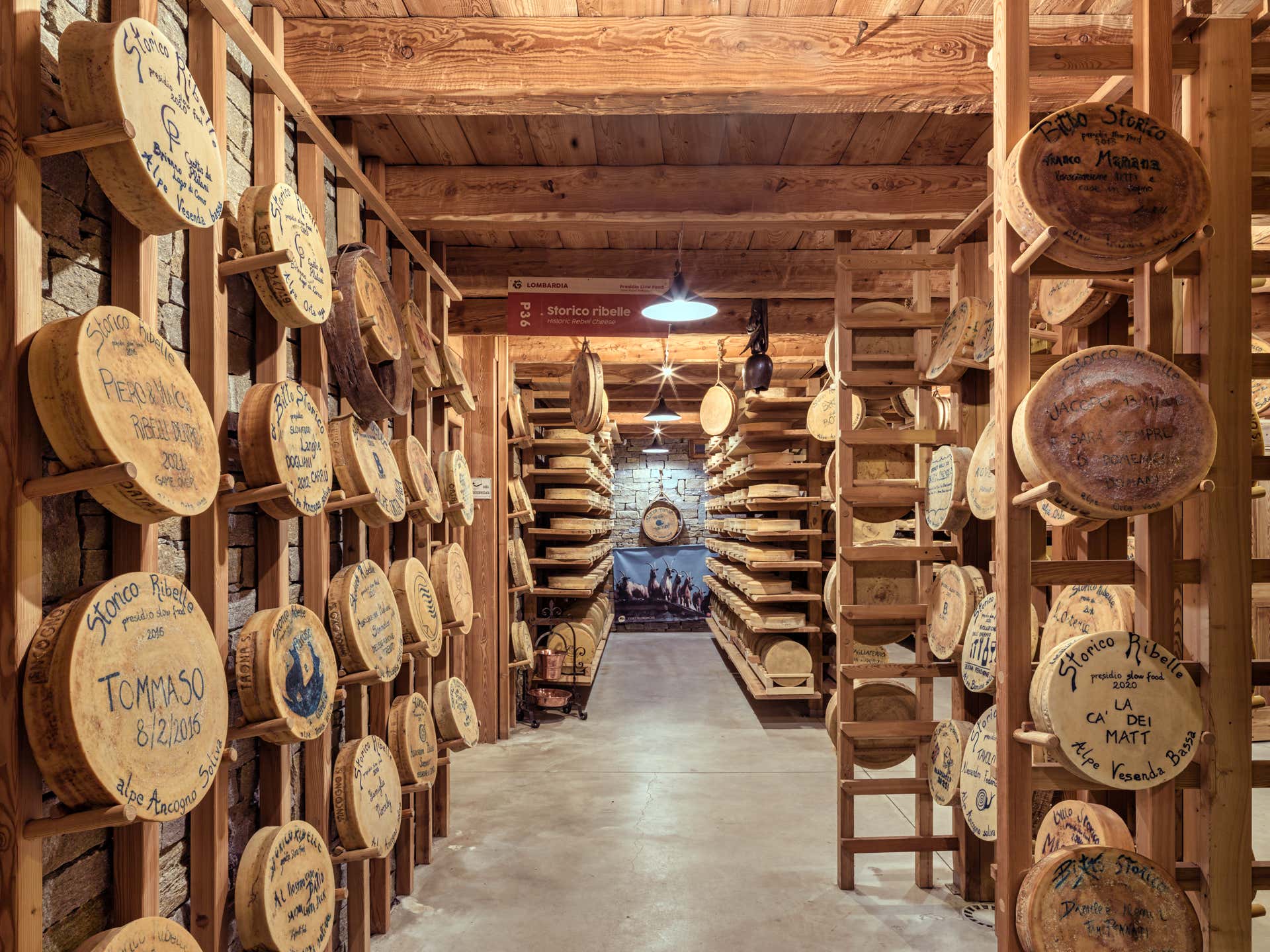 Visita in casera con degustazione di formaggio storico della Valle del Bitto in Valtellina