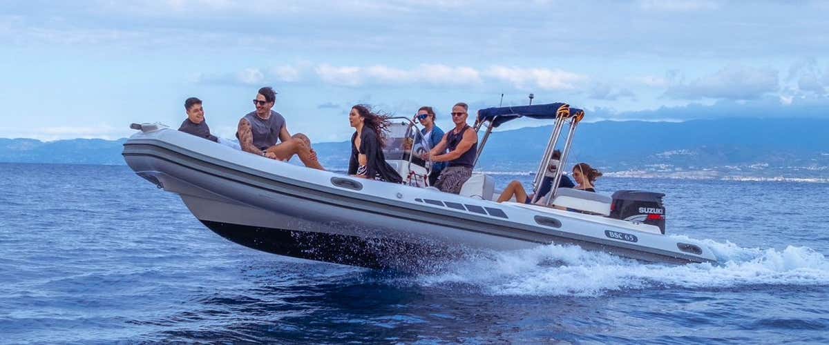 Tour in gommone di una giornata a Vulcano e Lipari con pranzo