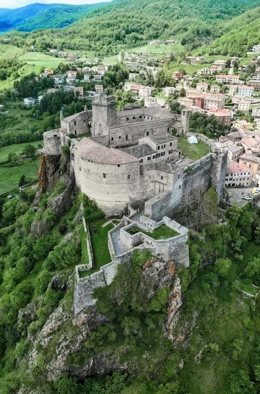 Passeggiata a cavallo con degustazione e ingresso al castello di Bardi