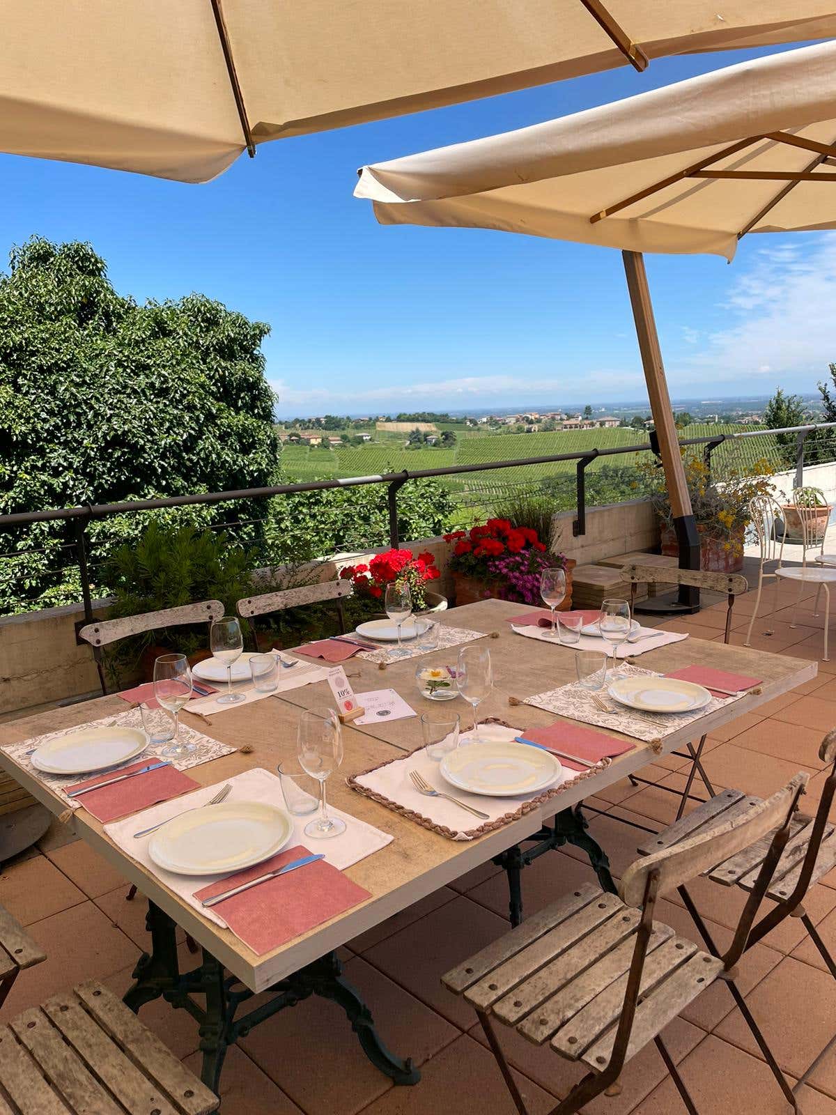Visita in cantina e pranzo o cena con abbinamento vini nell’Oltrepò Pavese