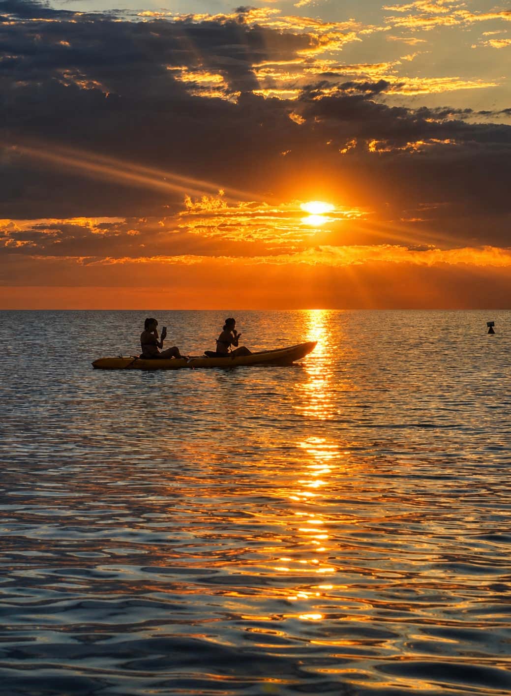 Tour in canoa al tramonto nel Parco del Conero e aperitivo