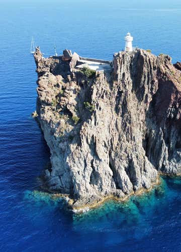 Dinghy day tour to Panarea and Stromboli 
