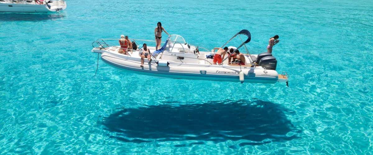 Private tour in a modern dinghy to Favignana and Levanzo
