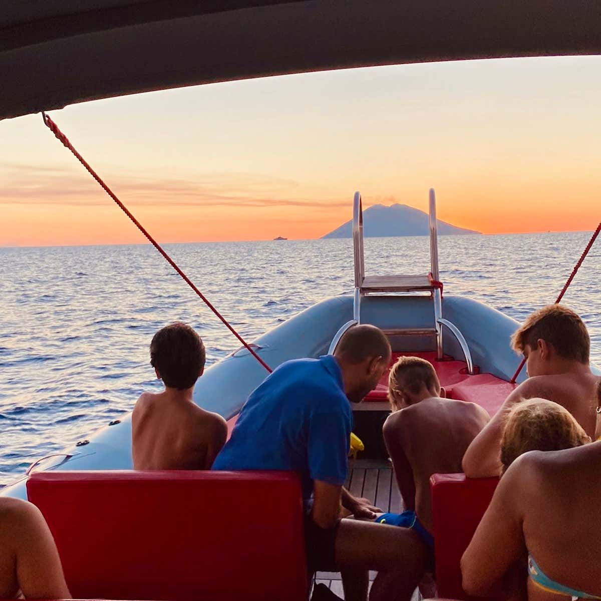 Tour in gommone a Capo Vaticano con aperitivo al tramonto | Freedome