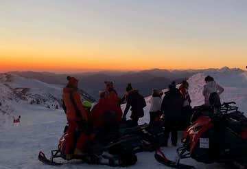 Giro in motoslitta e aperitivo con vista a Montecampione