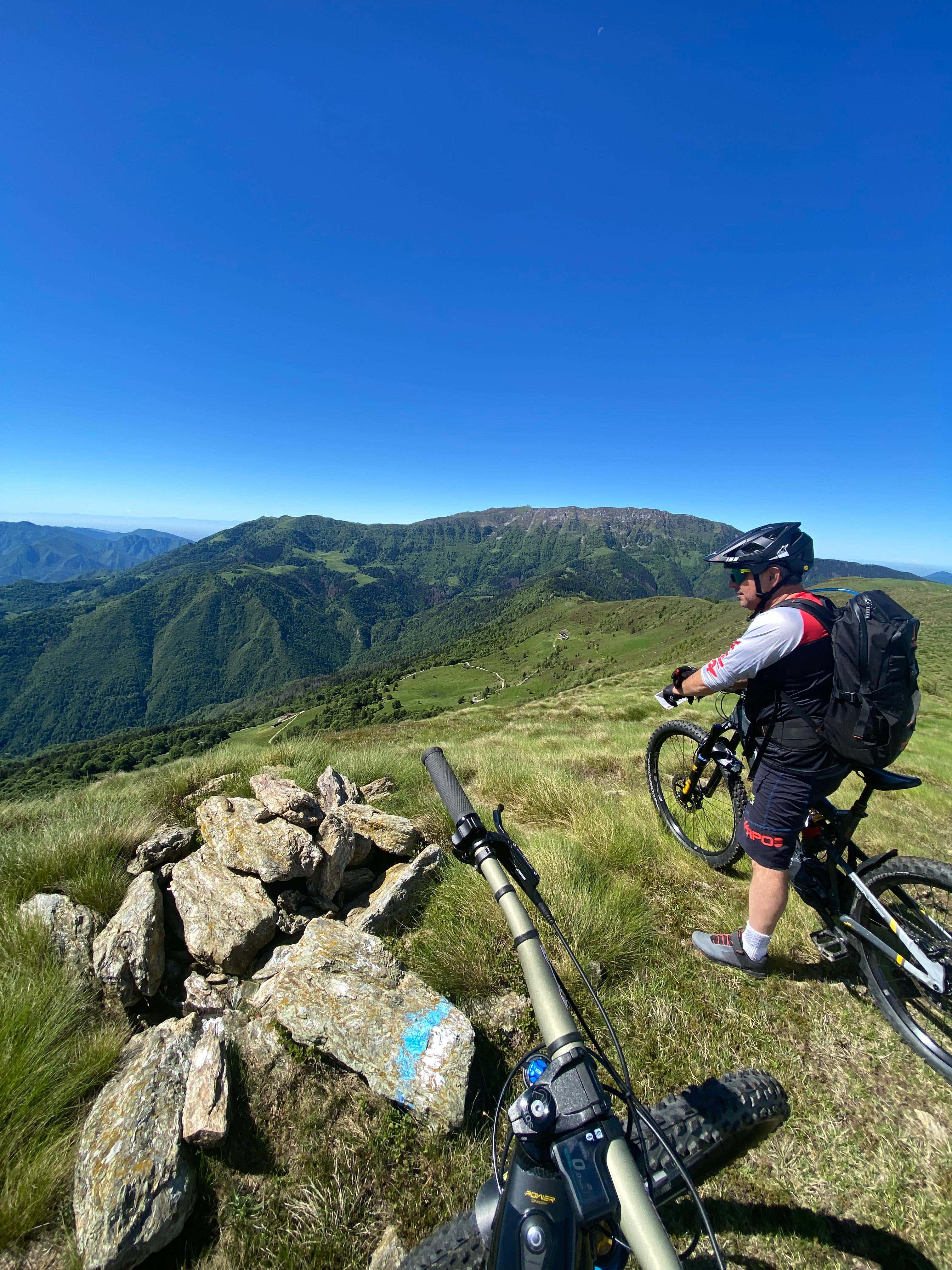 E-bike tour of the mountain pastures of Montecampione with lunch 