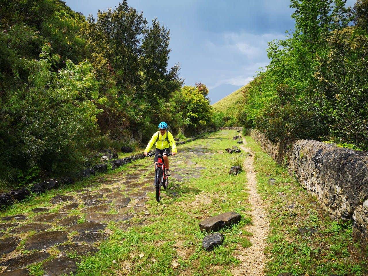 Tour in e-bike sull'Appia Antica tra storie di briganti