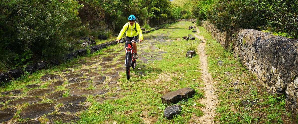 Tour in e-bike sull'Appia Antica tra storie di briganti