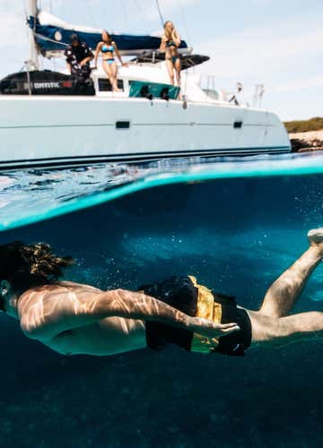 Private catamaran tour to La Maddalena from Cannigione with lunch