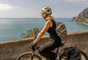 Tour in e-bike da Levanto a Framura con focaccia e vino locale