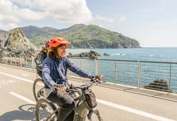Tour in e-bike da Levanto a Framura con focaccia e vino locale