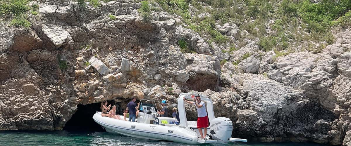 One-day dinghy tour to Favignana and Levanzo and toast