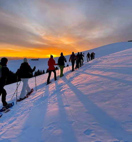 Ciaspolata a Montecampione in Valle Camonica al tramonto