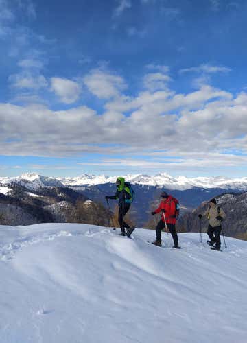 Ciaspolata a Montecampione in Valle Camonica al tramonto