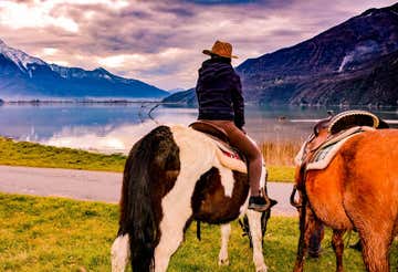 Horseback riding on Lake Mezzola in Valchiavenna