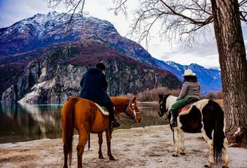 Horseback riding on Lake Mezzola in Valchiavenna