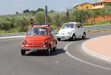Tour in Fiat 500 vintage tra le colline del Chianti con degustazione vini e light lunch