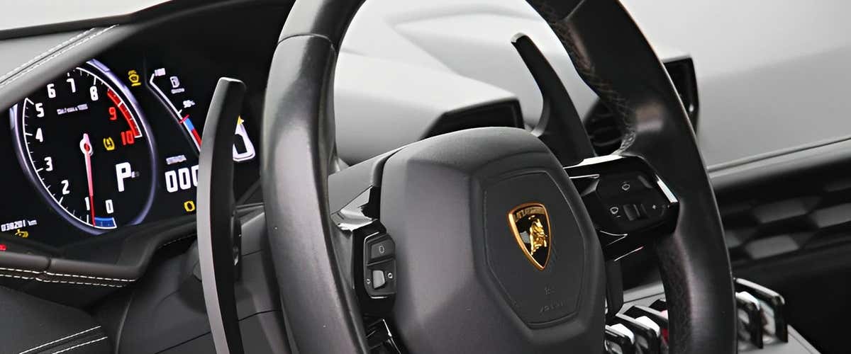 Corso di guida sportiva in Lamborghini Huracan EVO al Circuito Internazionale di Latina