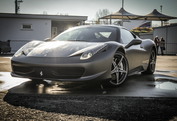 Guida in pista su 2 Ferrari F458 Italia all'Autodromo di Lombardore (2+2 giri)