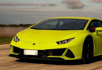 Co-pilota di supercar al Circuito Internazionale d'Abruzzo