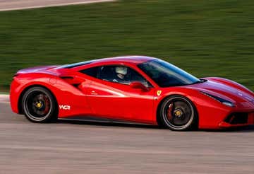 Co-pilota di supercar all'Autodromo del Mugello