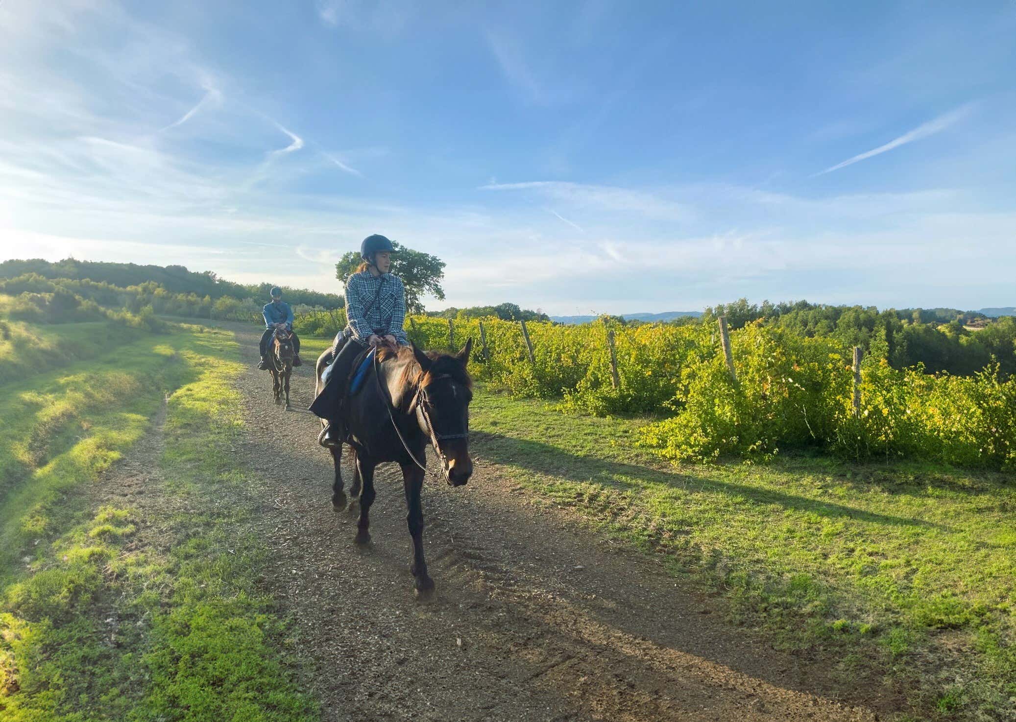 Passeggiata a cavallo sulle colline toscane con vista sull’Argentario