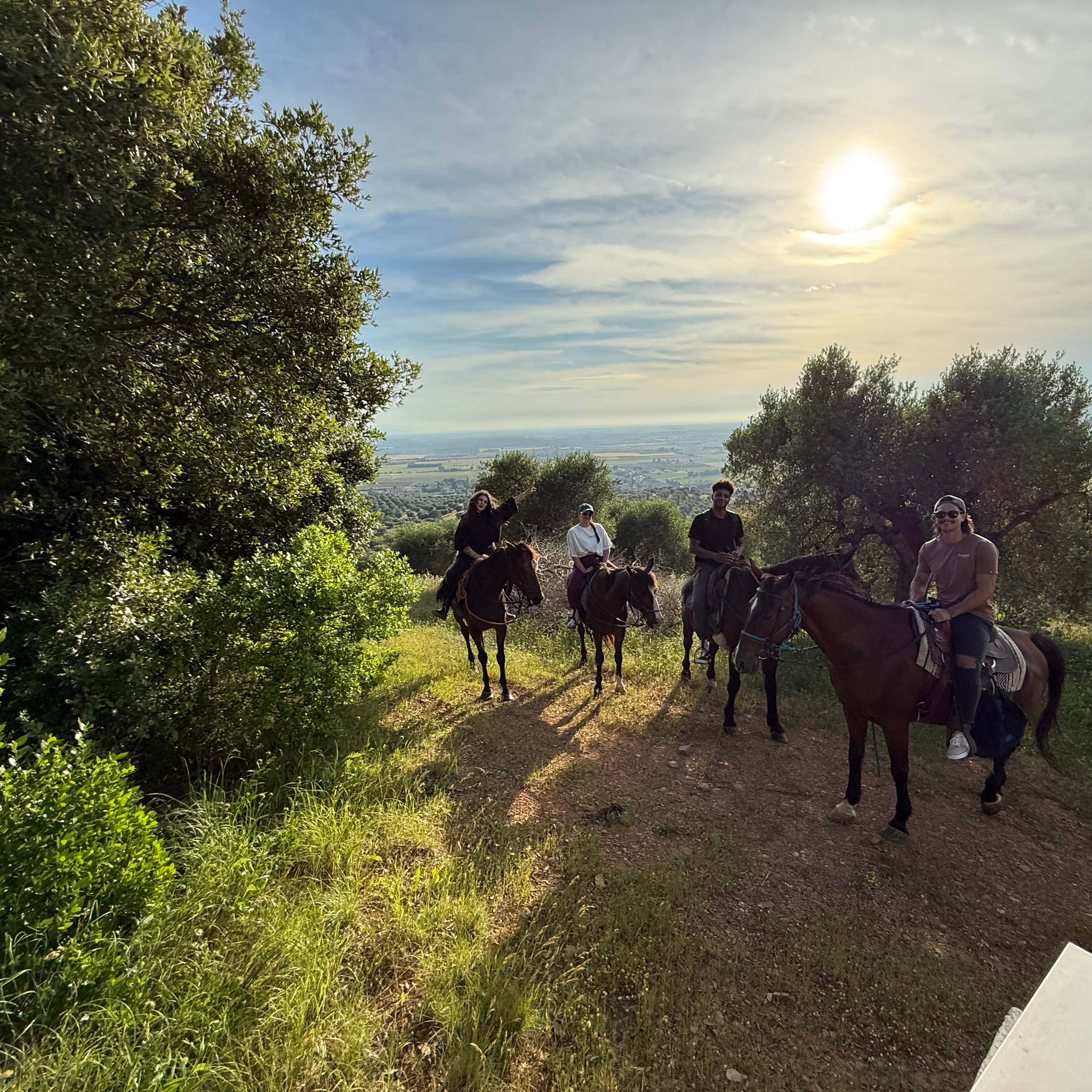 passeggiata-a-cavallo-panoramica-nella-maremma-toscana-freedome