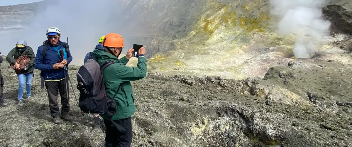 Escursione ai crateri sommitali dell’Etna in 4×4 e trekking