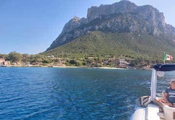 Escursione in gommone a Molara e Tavolara