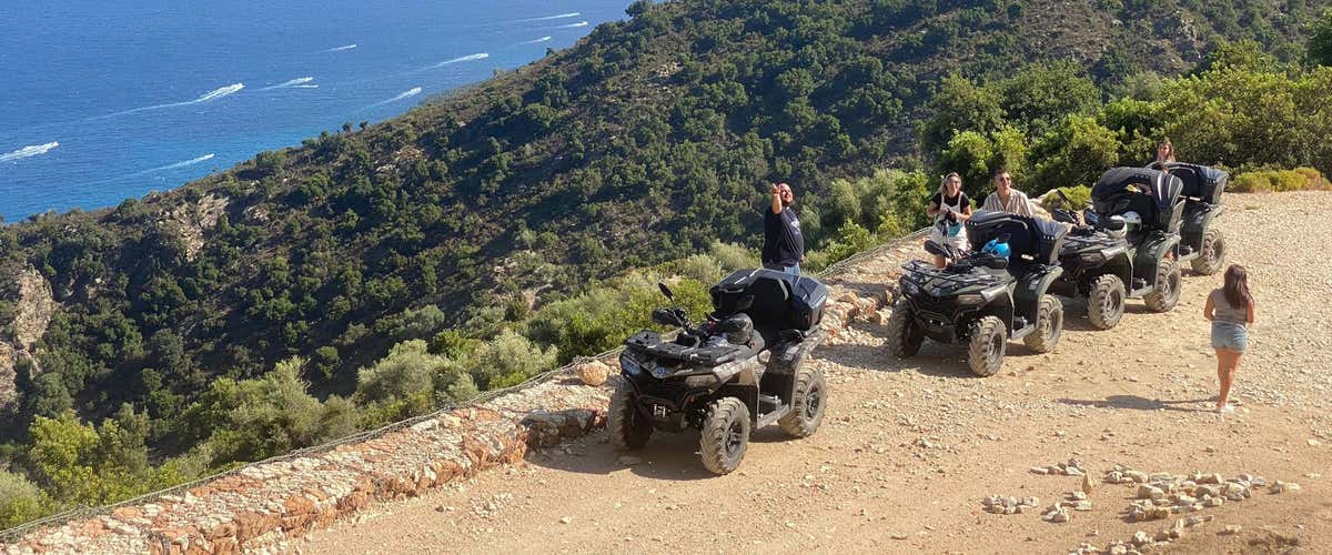 Tour in quad di mezza giornata a Pedra Longa in Sardegna