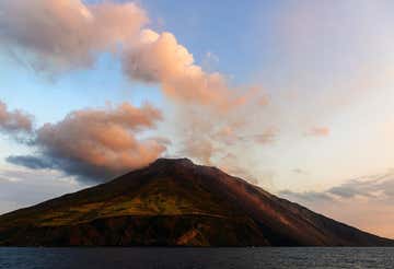 Full-day boat tour to Panarea and Stromboli