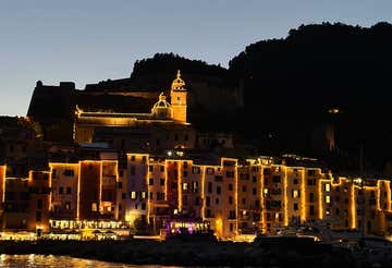 Motorboat tour of the Golfo dei Poeti with sunset aperitif