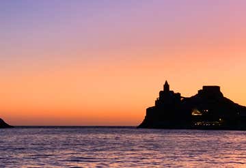 Motorboat tour of the Golfo dei Poeti with sunset aperitif