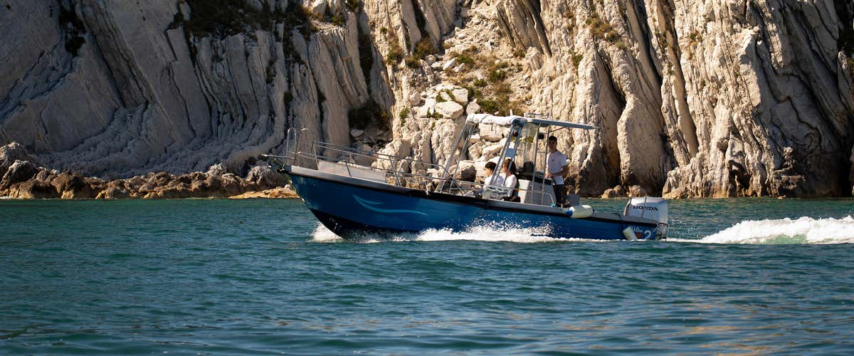 Escursione in barca di 3 ore lungo la Riviera del Conero con aperitivo