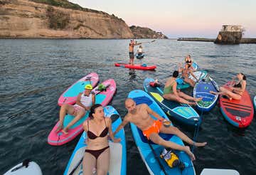 Tour esclusivo in gommone e SUP a Procida con pranzo