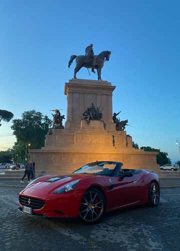 Esperienza di guida su strada in Ferrari a Roma